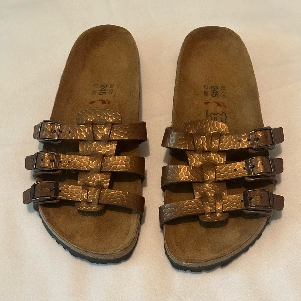 Birki’s Hammered Gold Sandal Size L7